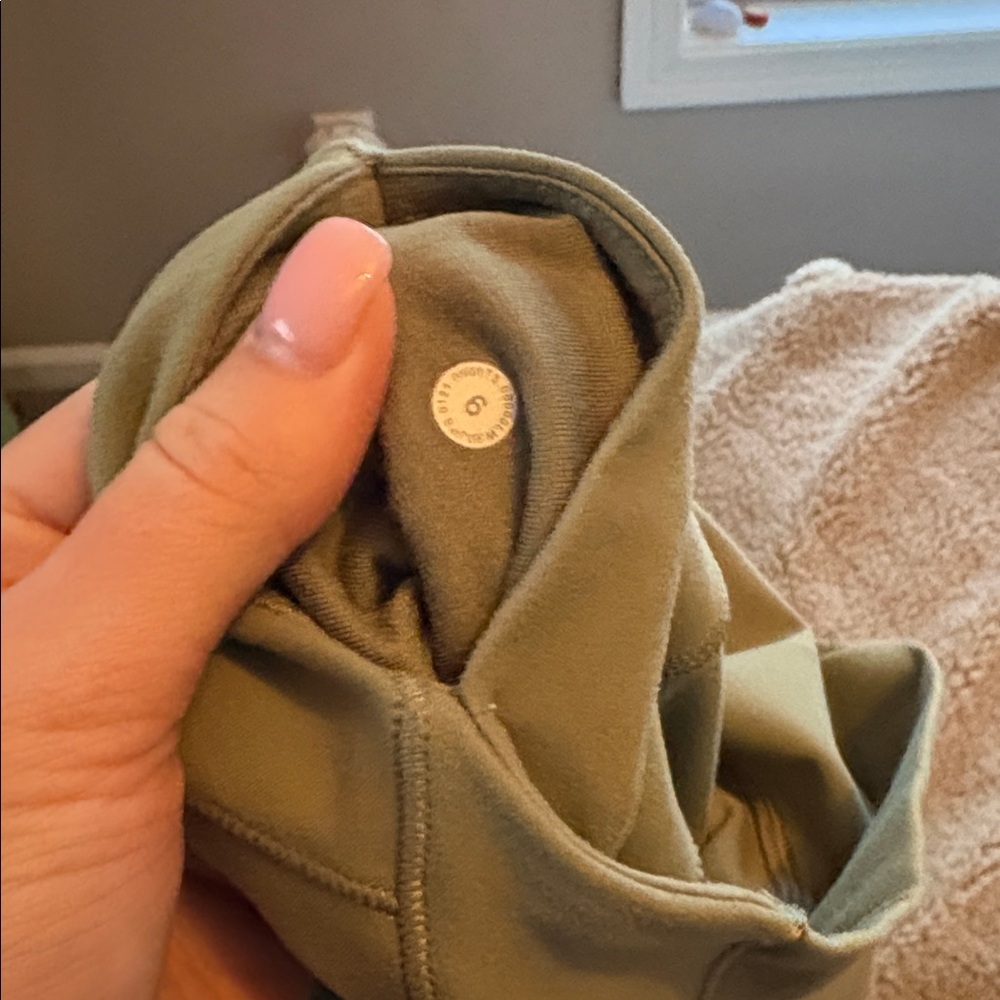Lululemon Green Leggings Size 6 - Picture 5 of 5